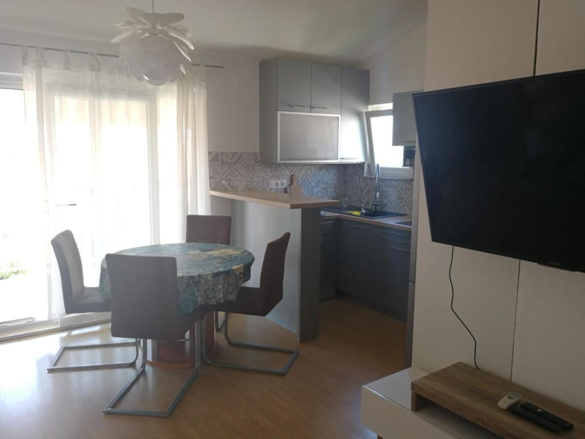 Apartmani Nea Biograd Na Moru Exterior photo